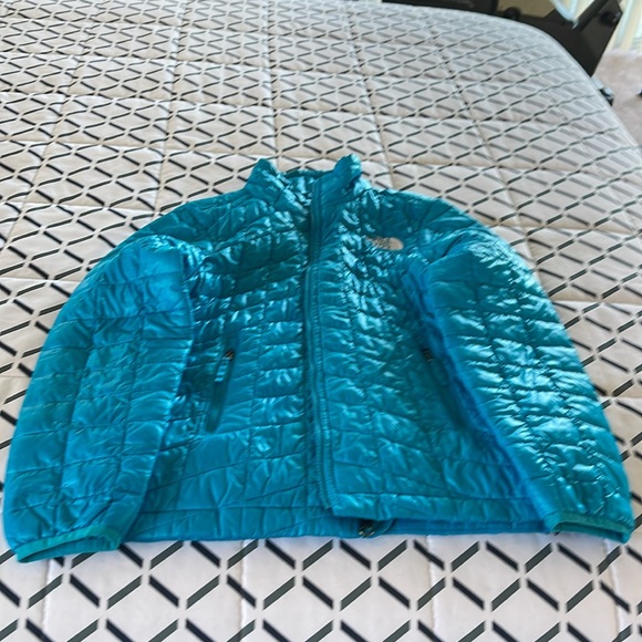 Girls The North Face jacket teal in color - Picture 4 of 8